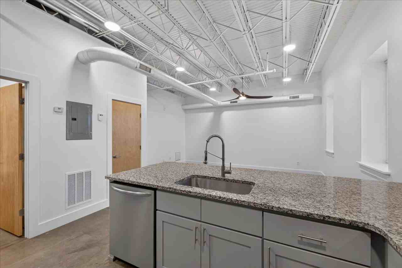6942 Lansdowne Ave - Photo 7 of 22