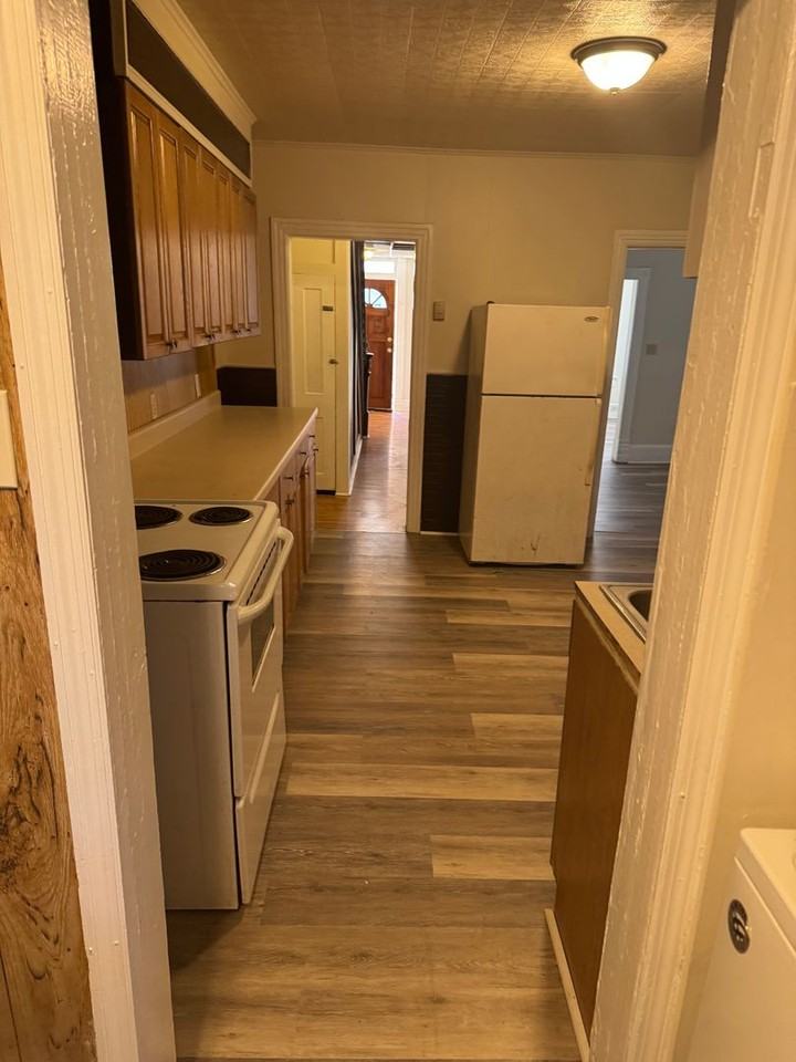 725 Winchester Ave - Photo 2 of 30