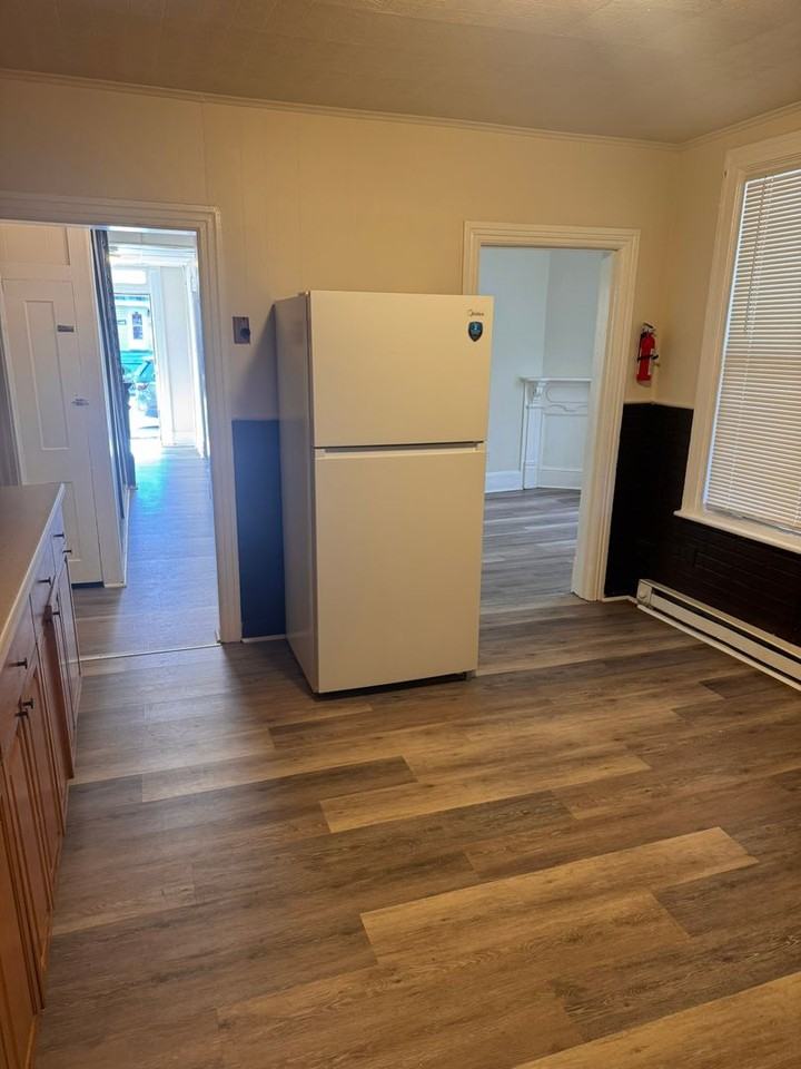 725 Winchester Ave - Photo 4 of 30