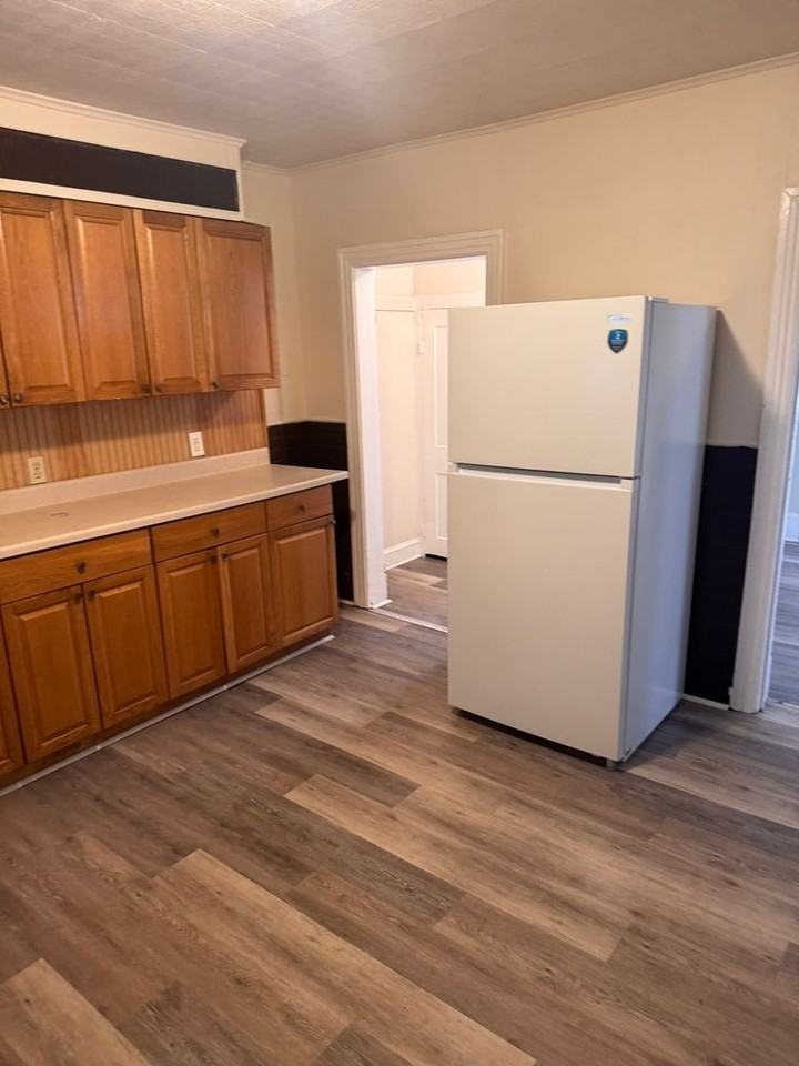 725 Winchester Ave - Photo 5 of 30