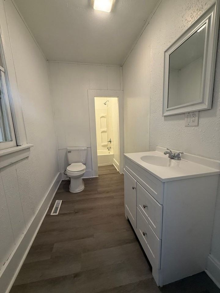1617 N Lyon Ave - Photo 5 of 7