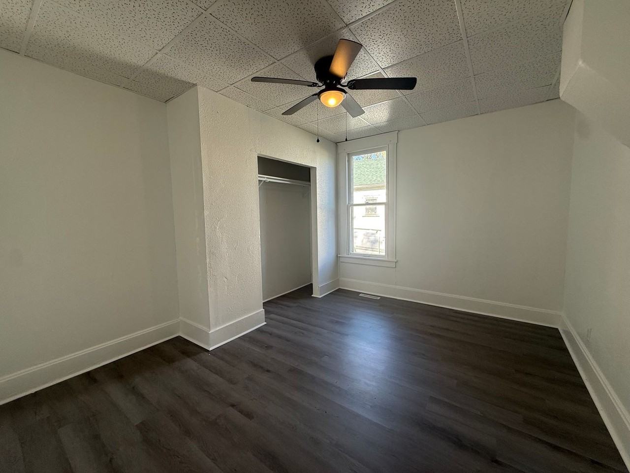 1617 N Lyon Ave - Photo 6 of 7