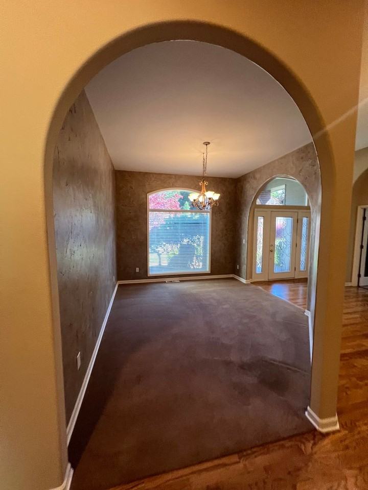 868 Hazeltine Ave Se - Photo 3 of 11