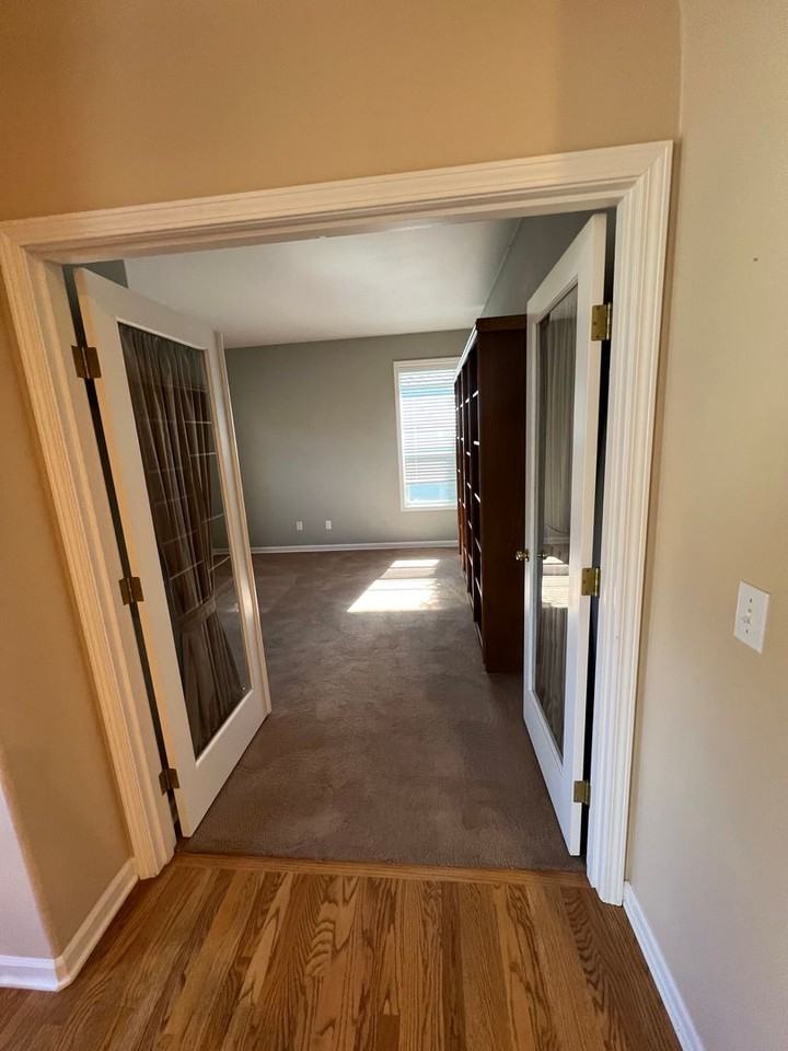 868 Hazeltine Ave Se - Photo 4 of 11