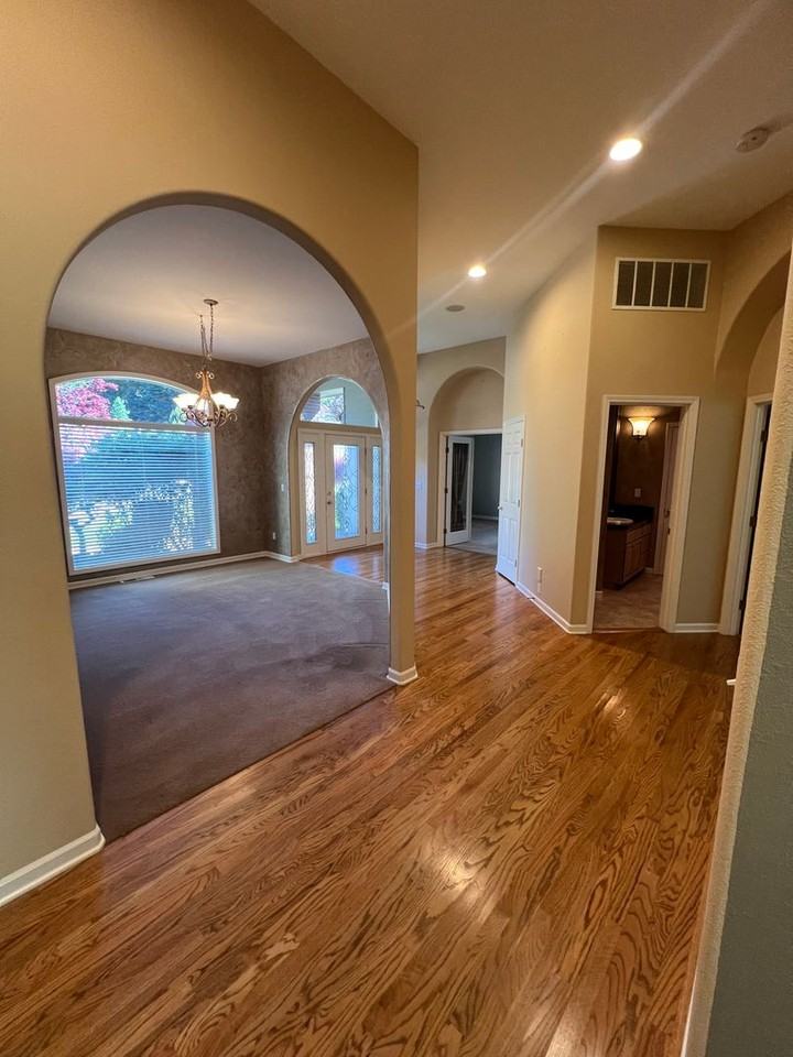 868 Hazeltine Ave Se - Photo 6 of 11