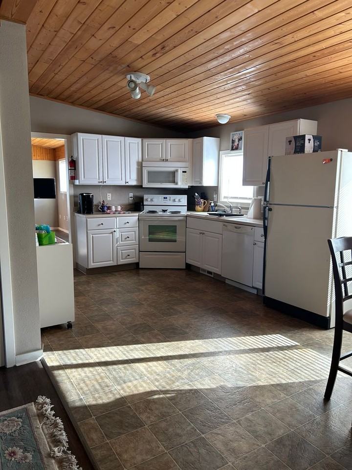 3325 Sw Hailey Ave #B - Photo 2 of 14