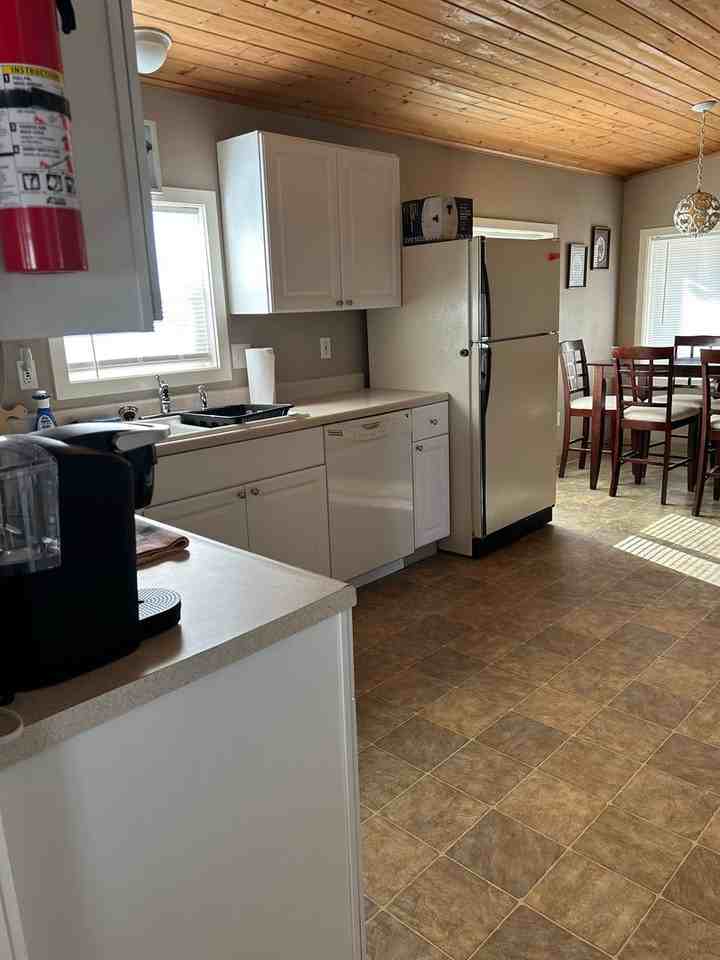 3325 Sw Hailey Ave #B - Photo 4 of 14