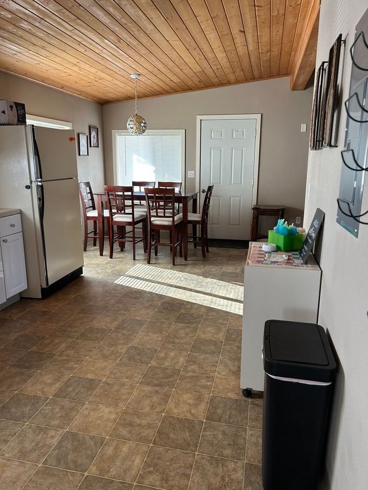 3325 Sw Hailey Ave #B - Photo 5 of 14