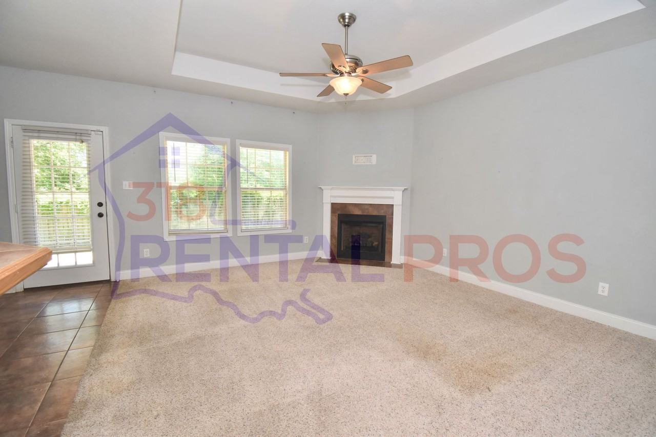 156 N Pine St - Photo 2 of 16
