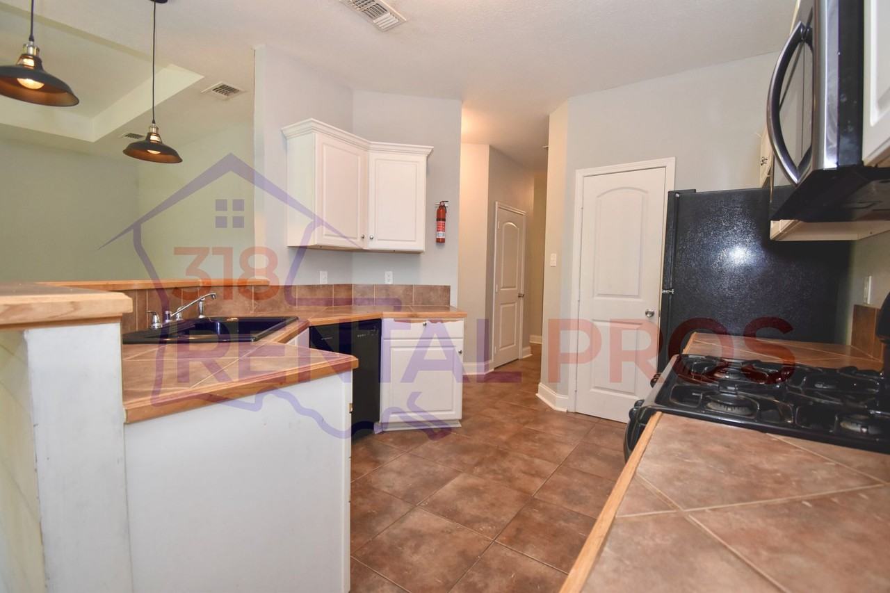 156 N Pine St - Photo 5 of 16