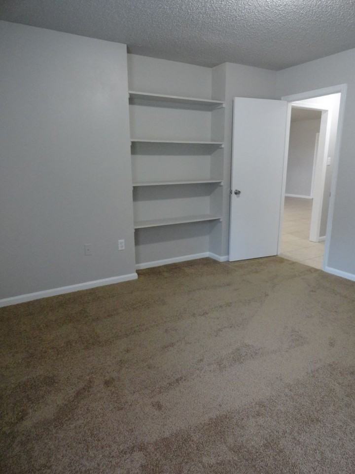 1108 Langdale Dr - Photo 4 of 7