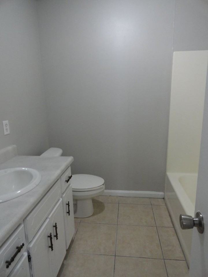 1108 Langdale Dr - Photo 5 of 7