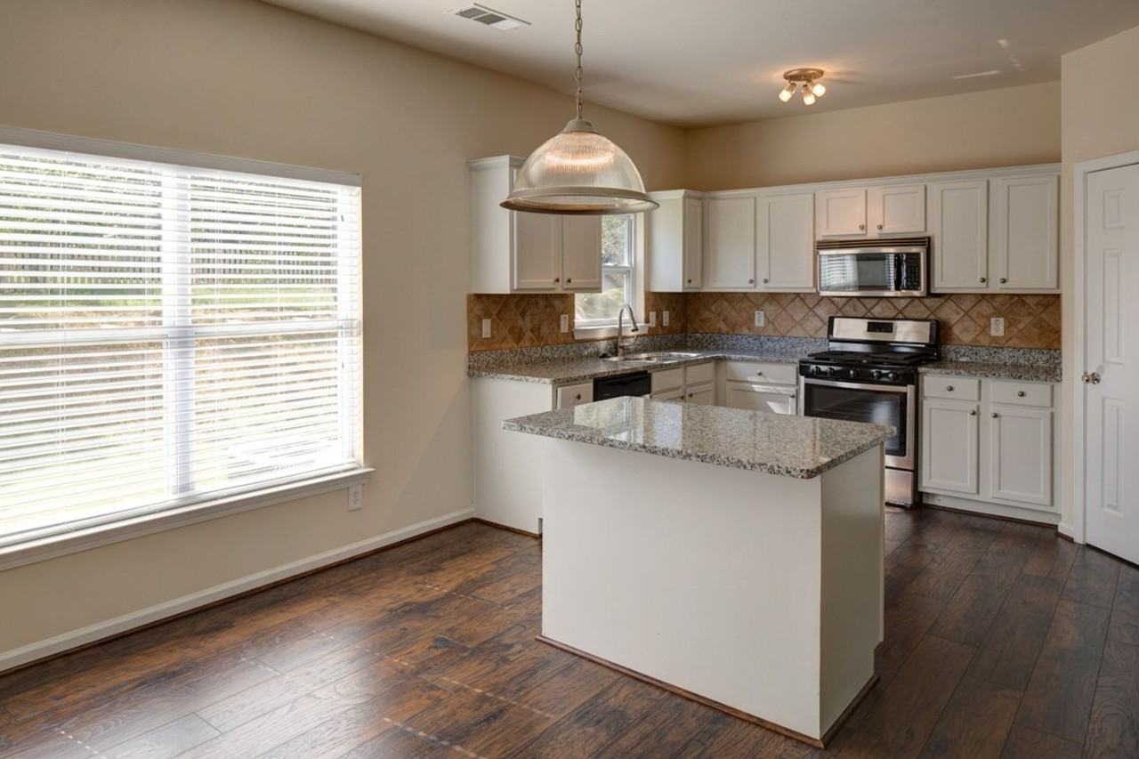 1250 Mount Laurel Pl - Photo 5 of 17