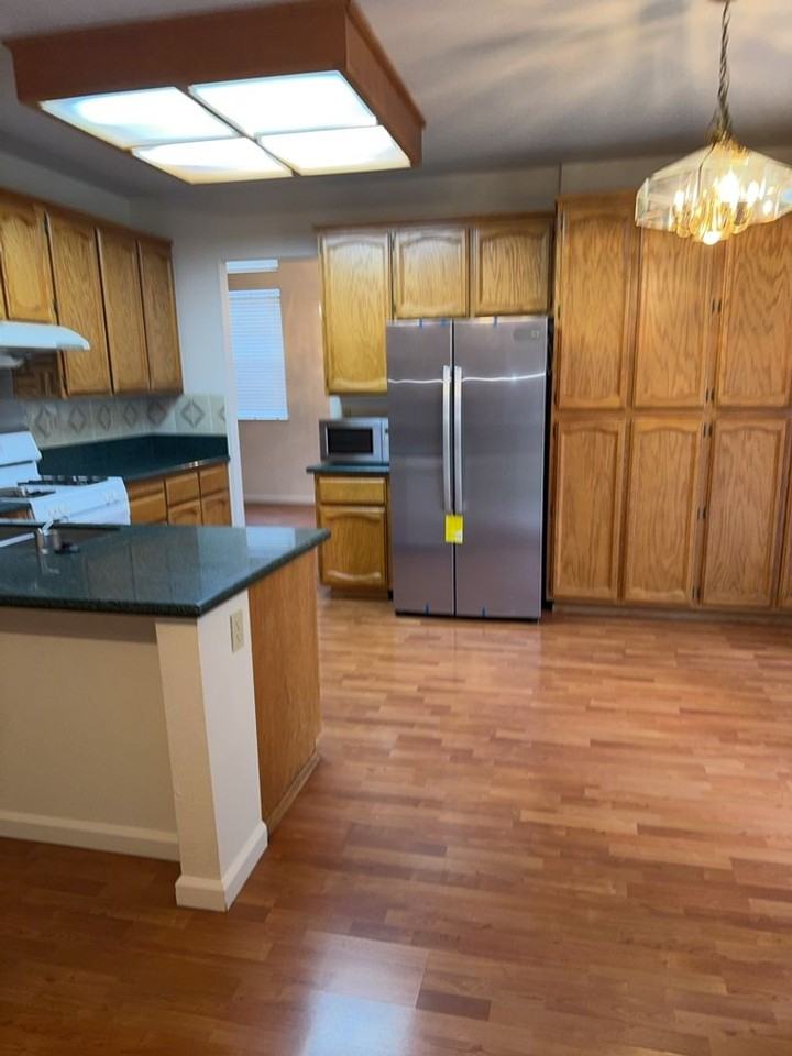 1113 Caversham Way - Photo 5 of 15