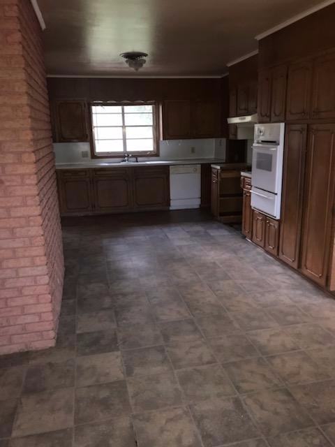 4152 Pines Rd - Photo 2 of 7