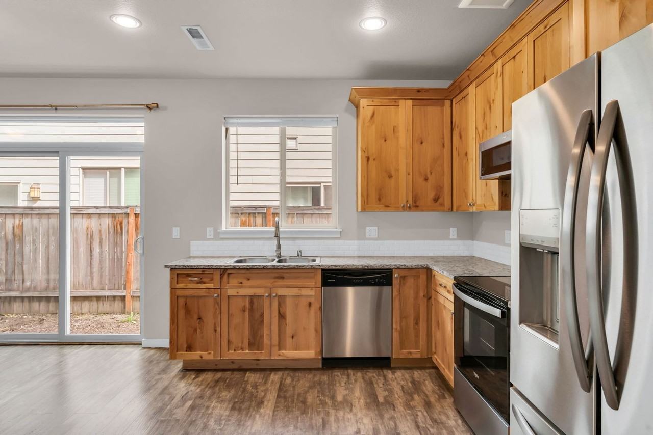 1322 Ne 82nd Dr - Photo 4 of 31
