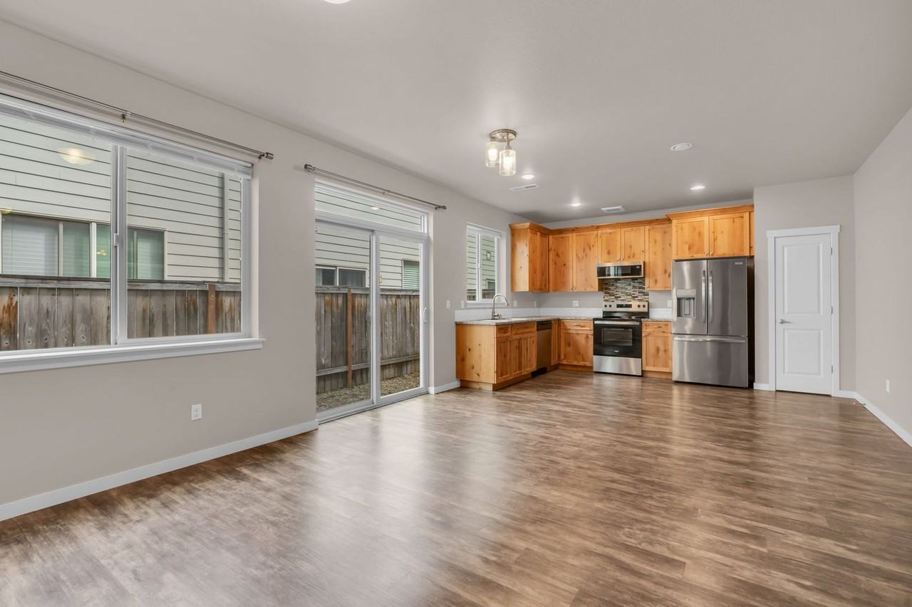 1322 Ne 82nd Dr - Photo 5 of 31