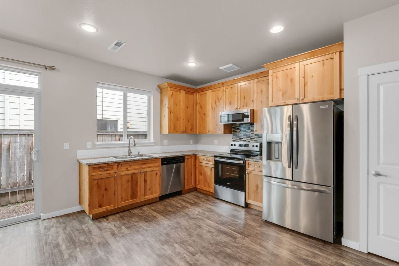 1322 Ne 82nd Dr - Photo 6 of 31
