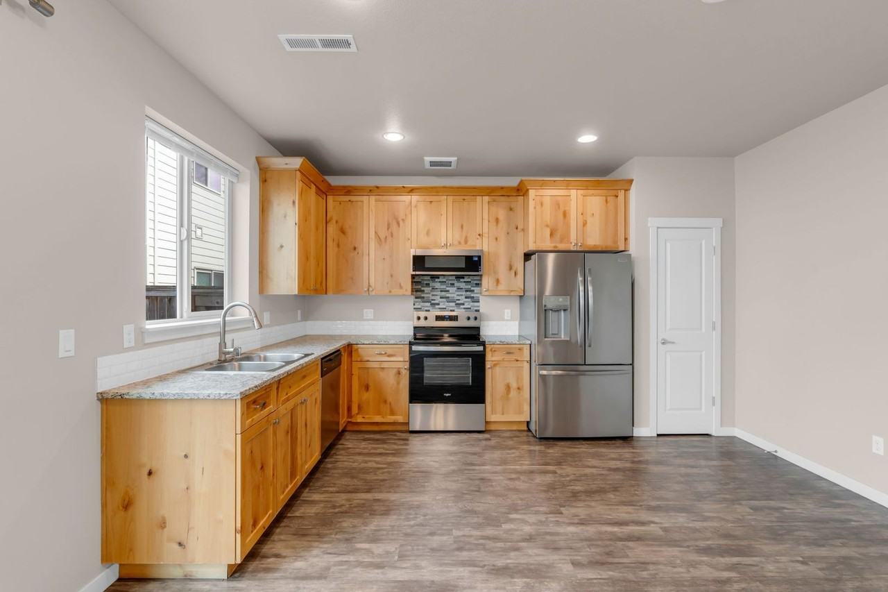 1322 Ne 82nd Dr - Photo 7 of 31