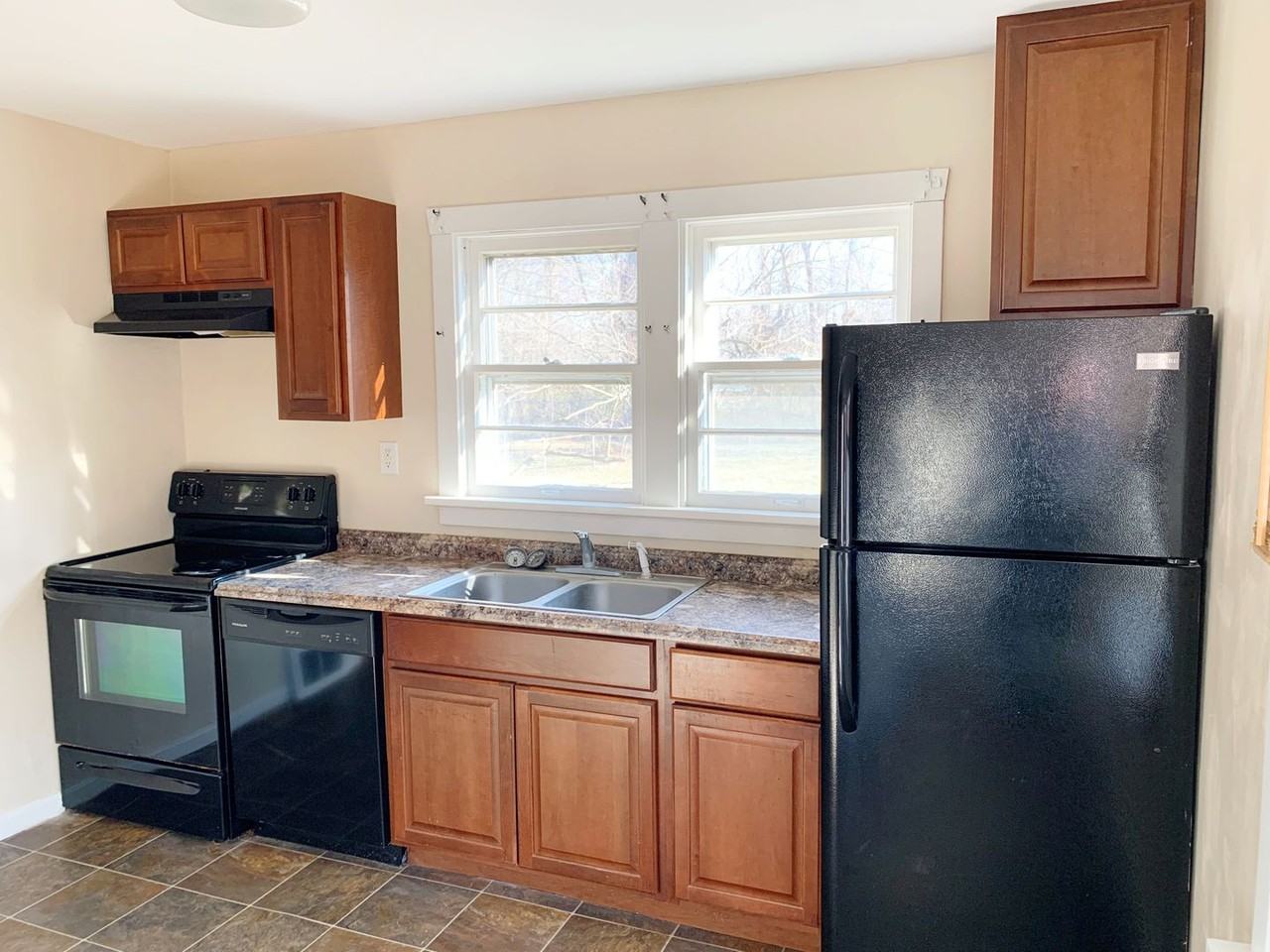 236 Kiowa St - Photo 4 of 17