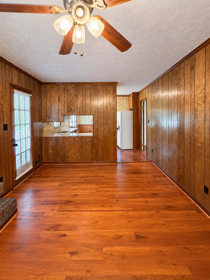 2545 Springdale Dr - Photo 3 of 13
