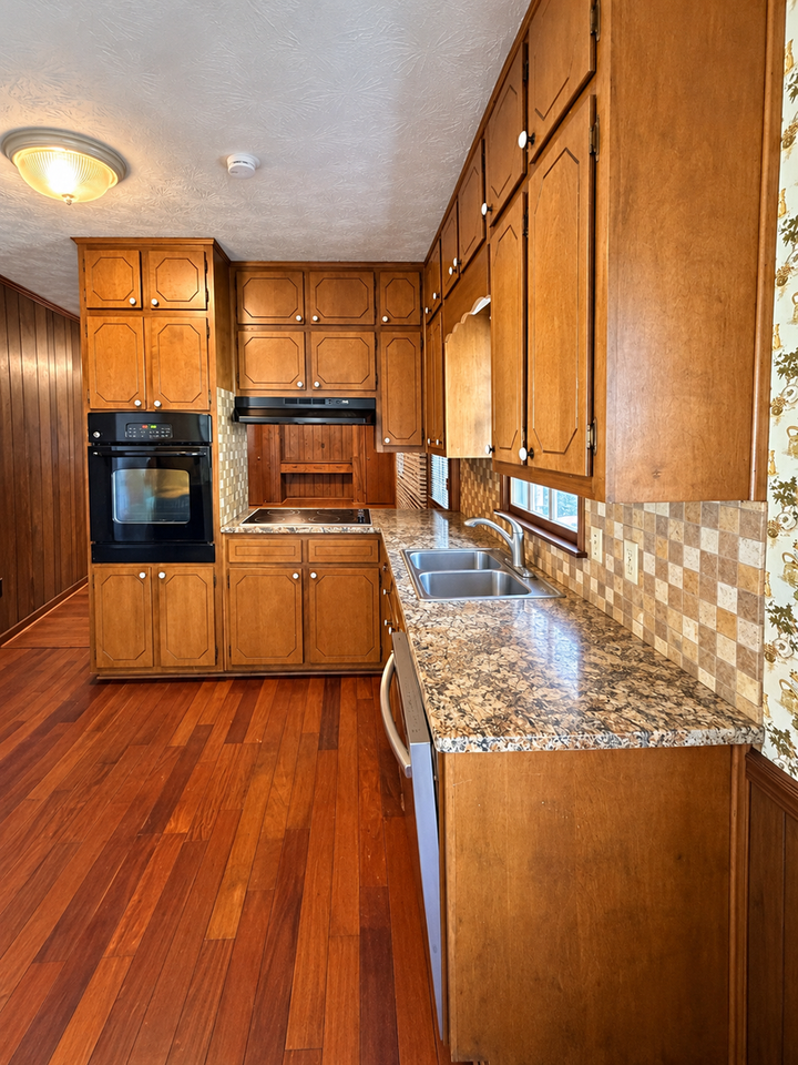 2545 Springdale Dr - Photo 4 of 13