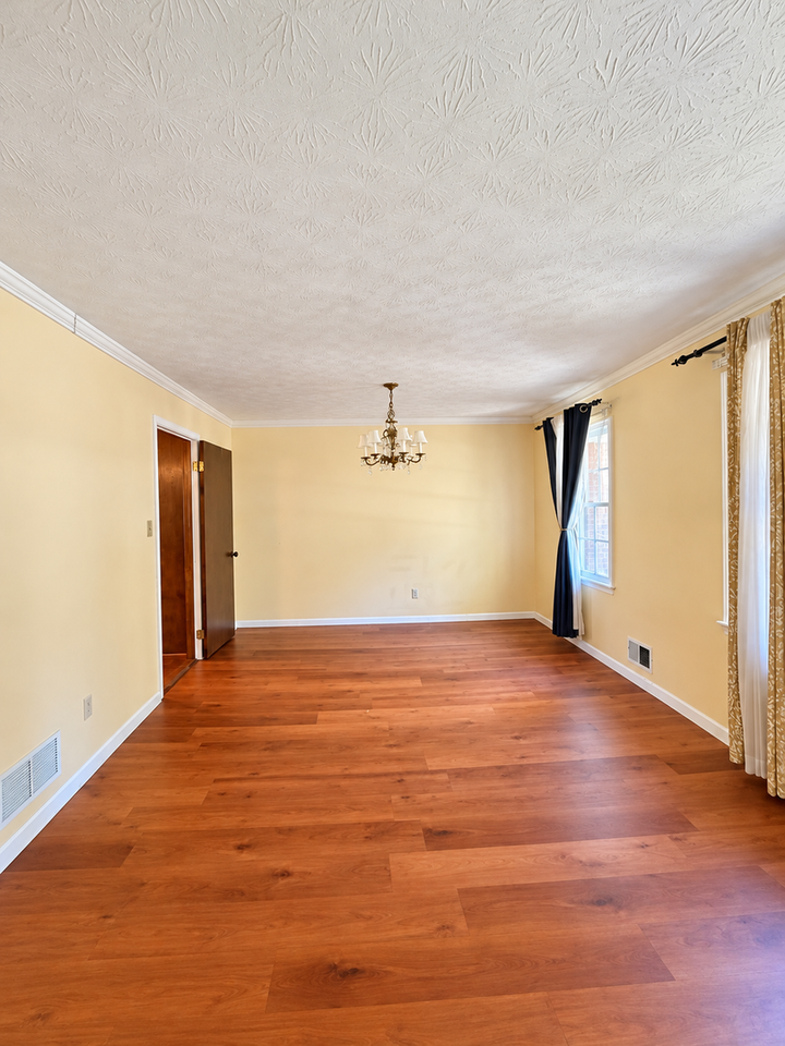 2545 Springdale Dr - Photo 5 of 13