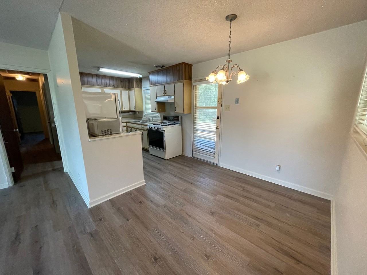 1416 Cactus Dr - Photo 3 of 18