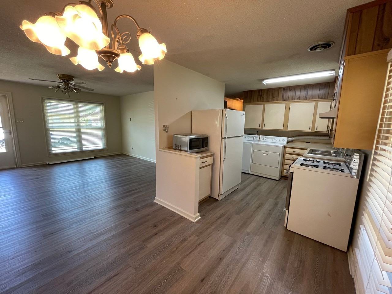 1416 Cactus Dr - Photo 5 of 18