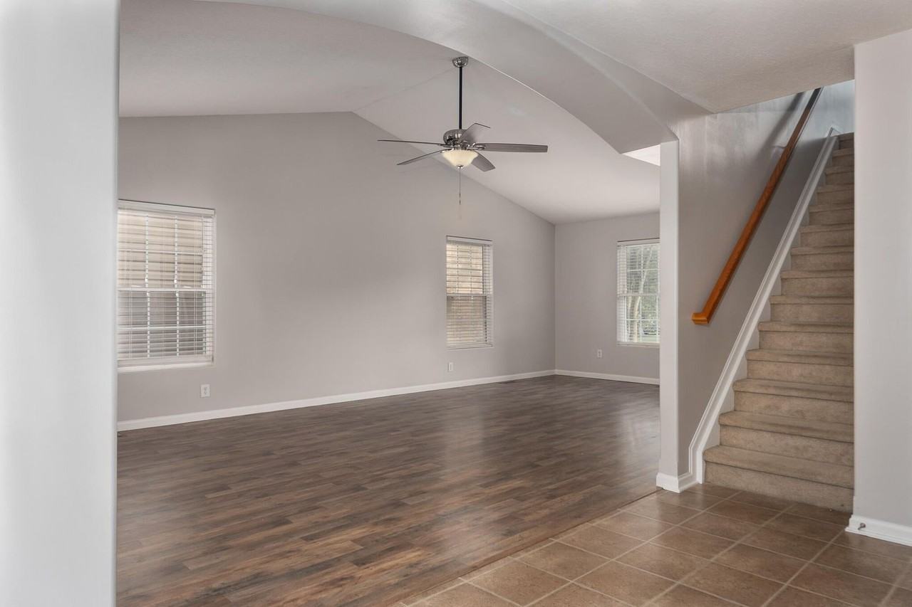 2045 Drummond Dr - Photo 3 of 18