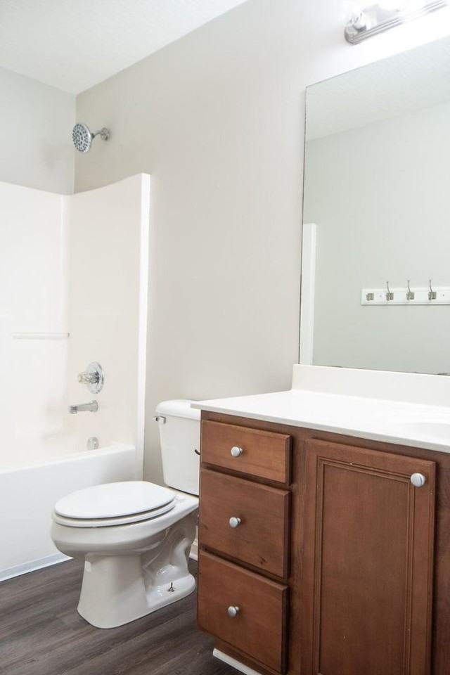 2045 Drummond Dr - Photo 5 of 18