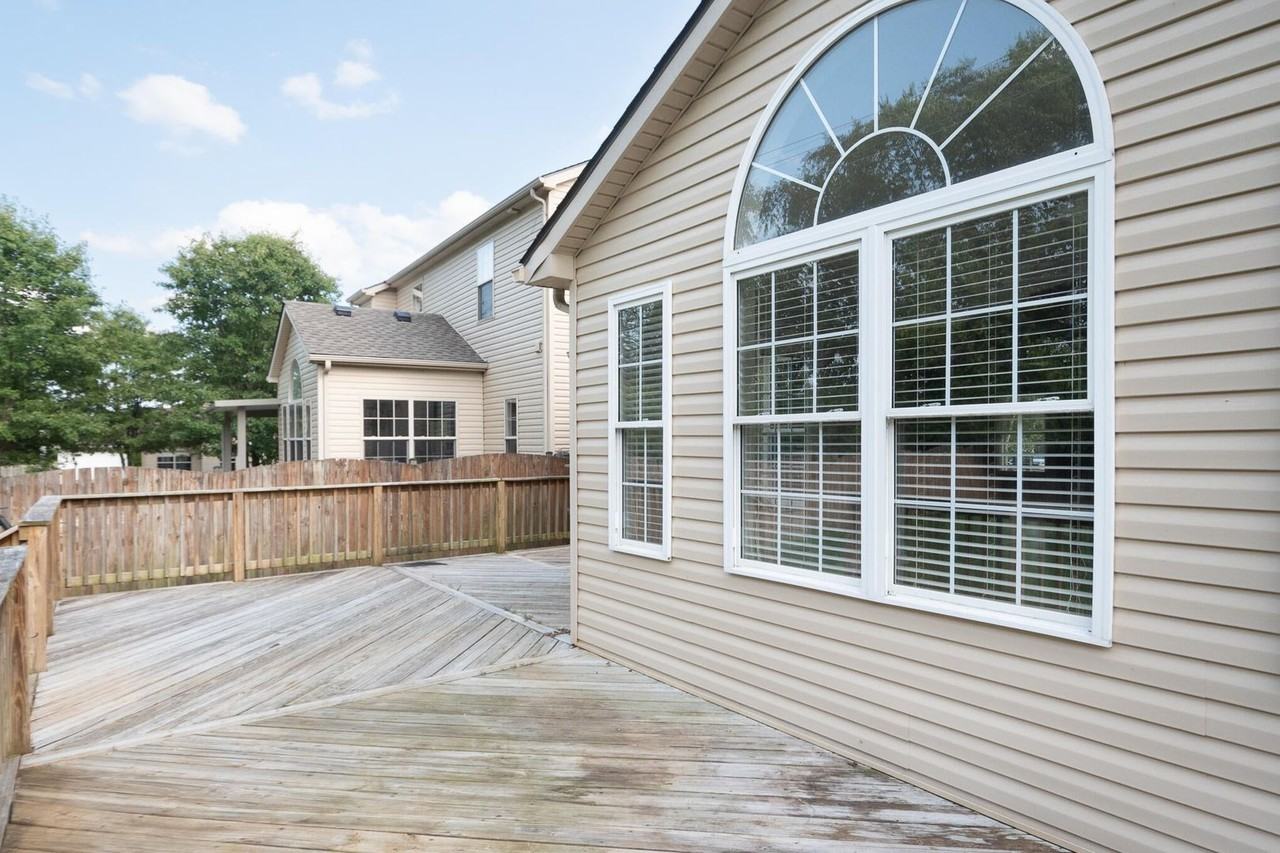2045 Drummond Dr - Photo 6 of 18
