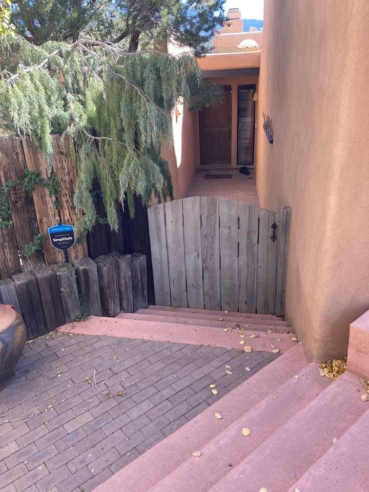 822 Camino Del Este - Photo 2 of 29