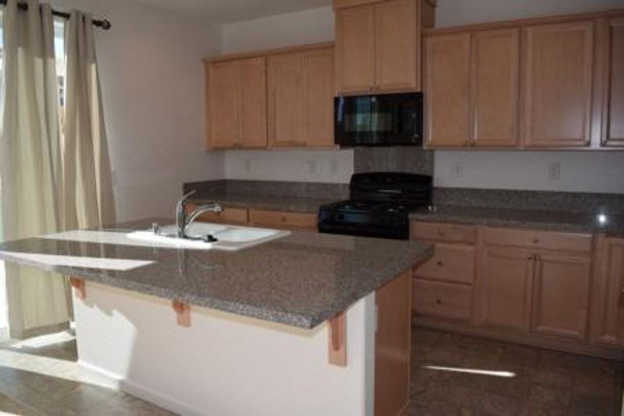 9081 Hourglass Cir - Photo 5 of 22