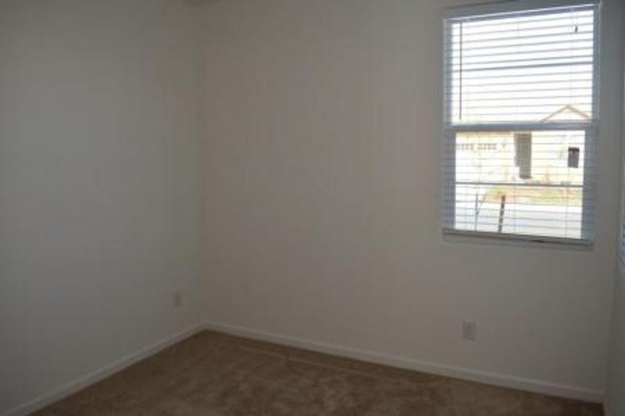9081 Hourglass Cir - Photo 7 of 22