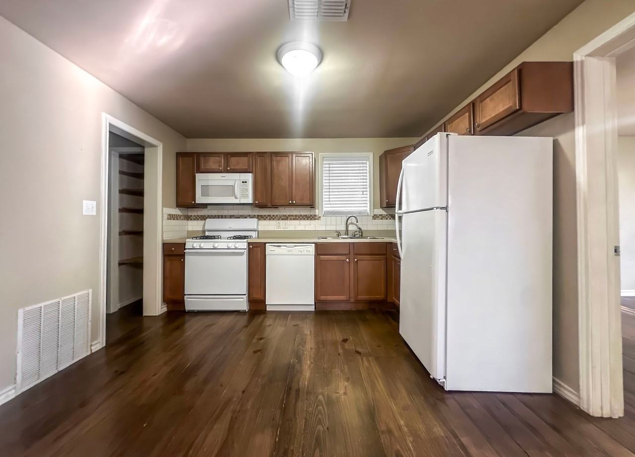 3109 Pecan St - Photo 2 of 9