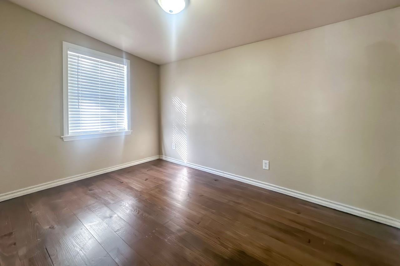 3109 Pecan St - Photo 5 of 9