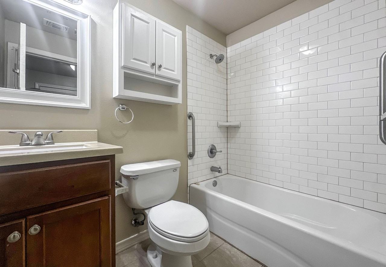 3109 Pecan St - Photo 6 of 9