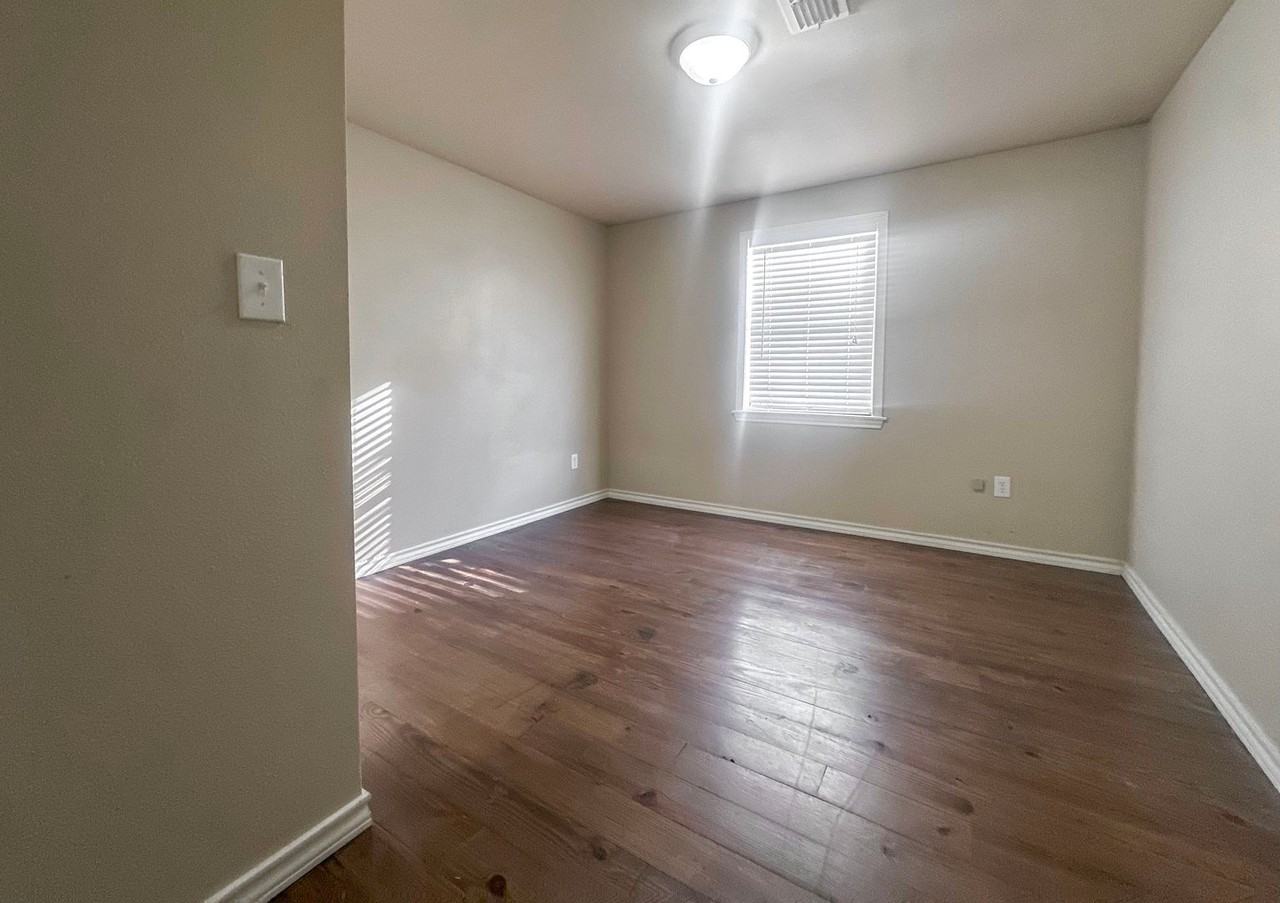 3109 Pecan St - Photo 7 of 9