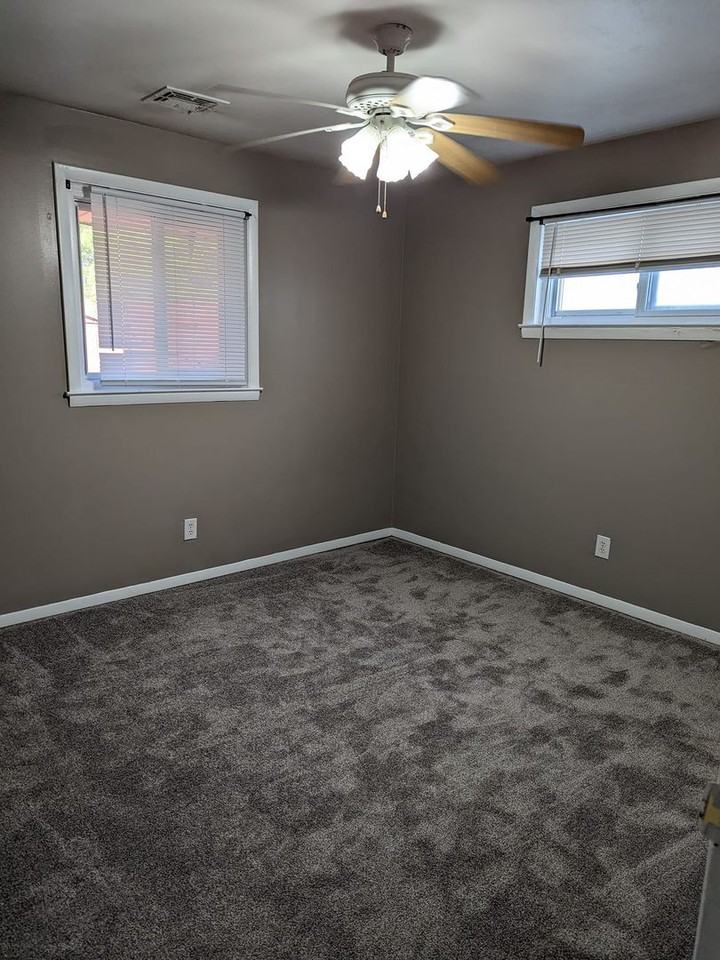 4 Baker Ct - Photo 3 of 15