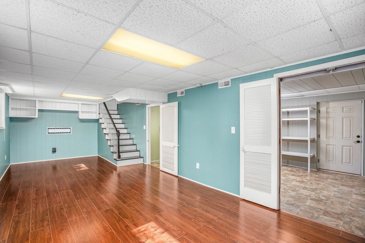 533 Brentwood Rd - Photo 3 of 15