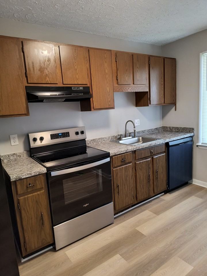 3025 Forest Hills Circle - Photo 3 of 8