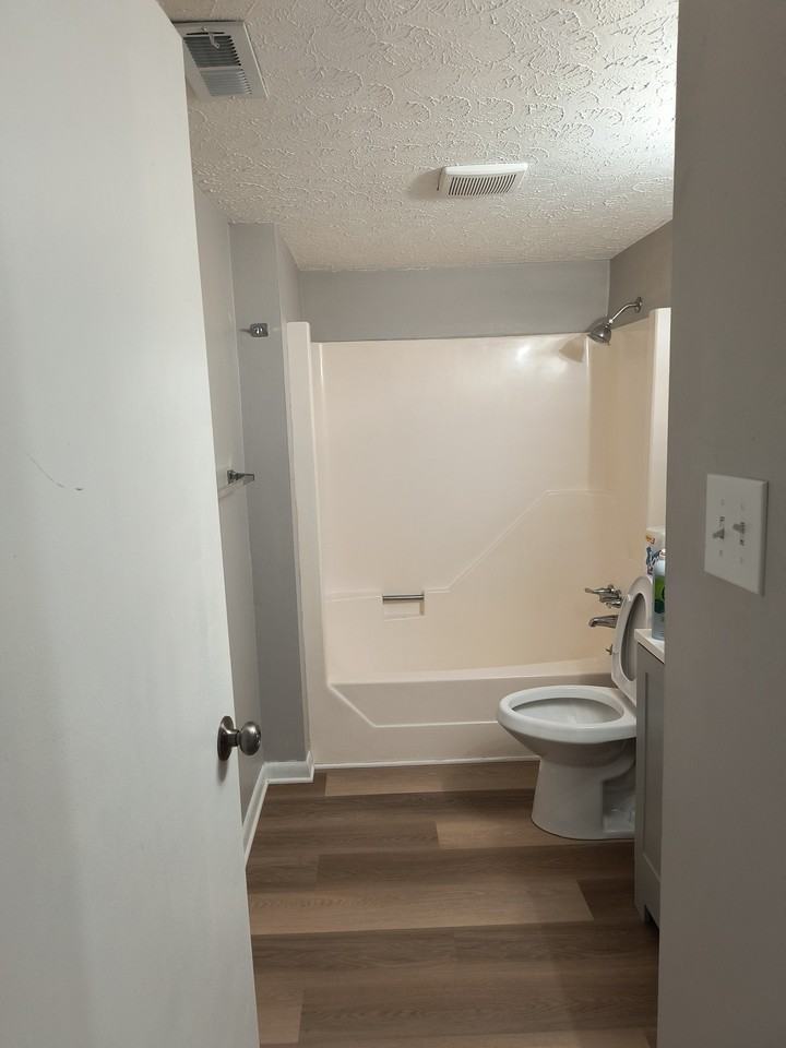 3025 Forest Hills Circle - Photo 6 of 8