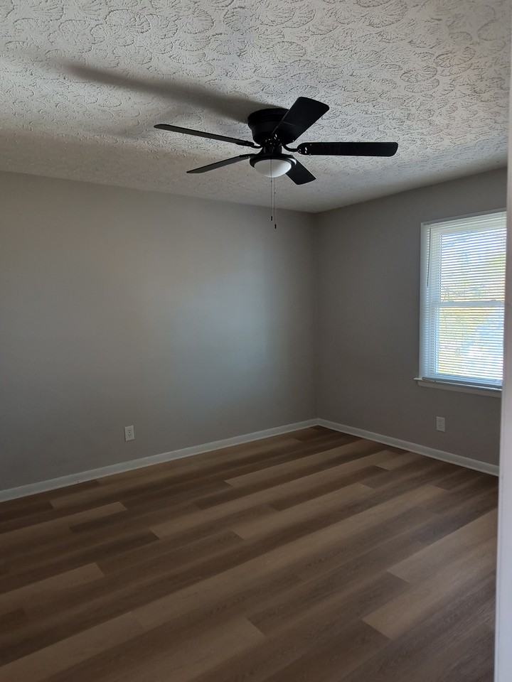 3025 Forest Hills Circle - Photo 7 of 8
