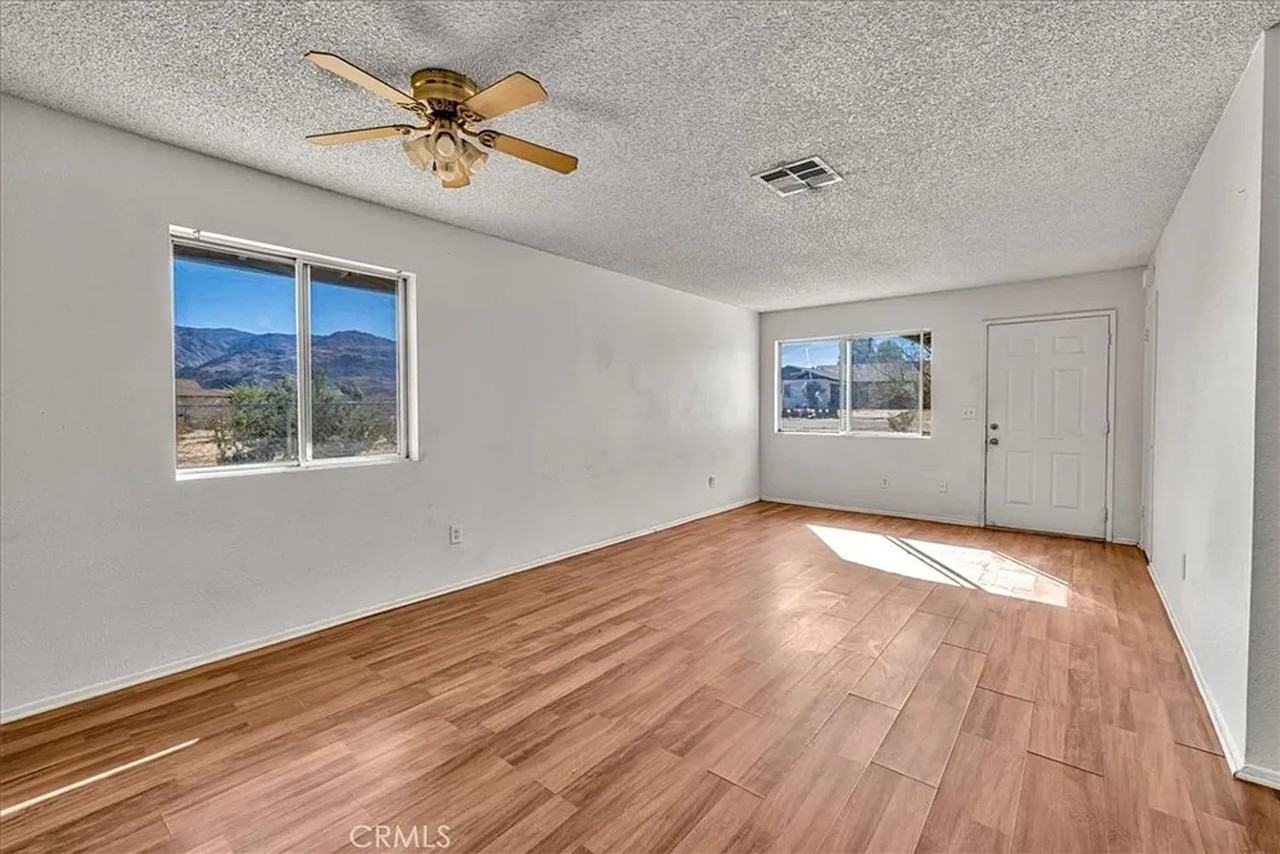 6211 Daisy Ave - Photo 4 of 15