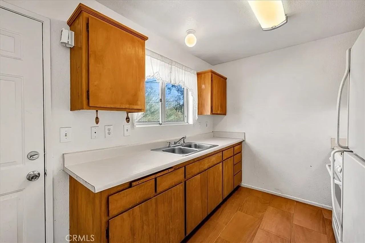 6211 Daisy Ave - Photo 5 of 15