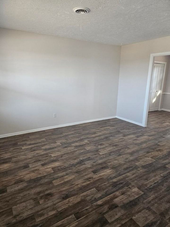 2513 Dexter Rd - Photo 2 of 28