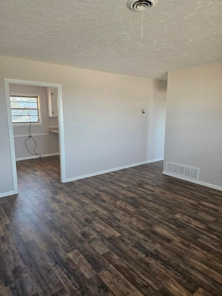 2513 Dexter Rd - Photo 3 of 28