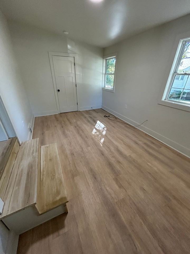 115 W F St - Photo 3 of 11