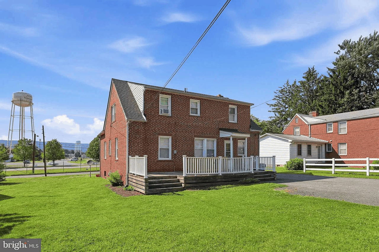624 Military Road - Photo 2 of 8